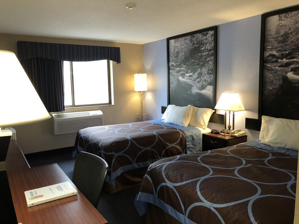 Super 8 By Wyndham Gardner Hotel Bagian luar foto